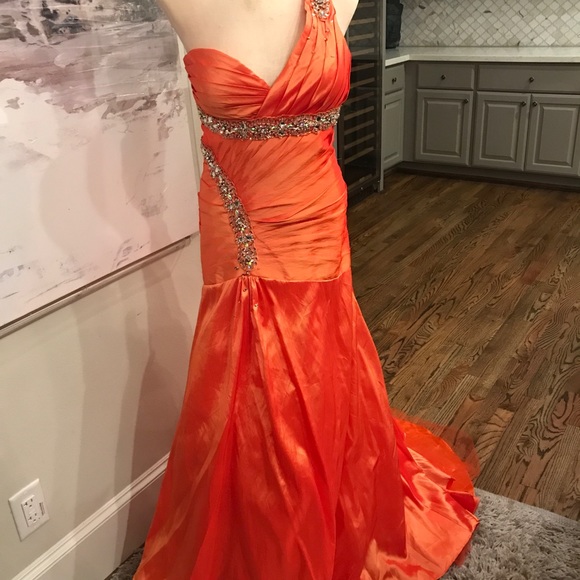 New medium Orange evening gown - Picture 1 of 4